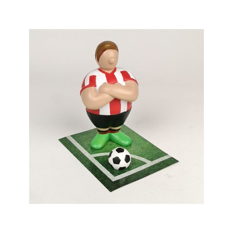 Figura futbolista rojiblanco con césped